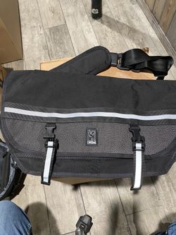 Chrome Knight 24L Messenger Bag