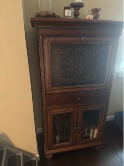 Wine cabinet