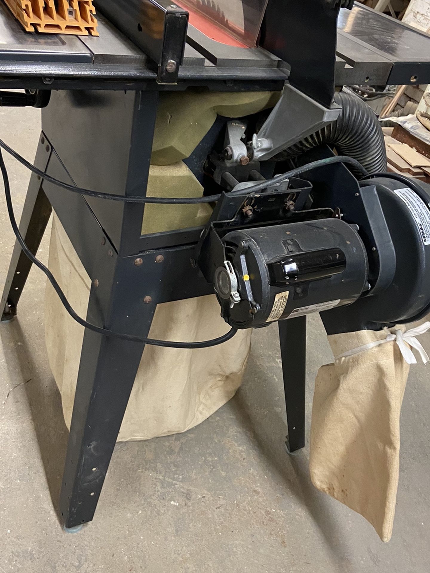 table saw with vacuum