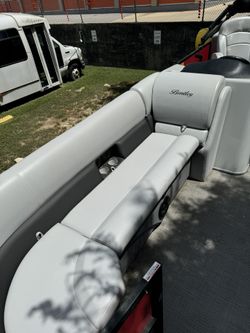 Bentley Pontoon 2023