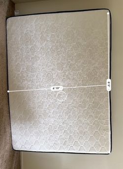 LIKE NEW Avenco 10" Queen Hybrid Mattress - Barely Used!