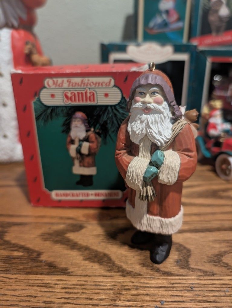 Hallmark Santa Keepsake Ornament: 1986 Resin Santa with Toy Bag (Original Box)