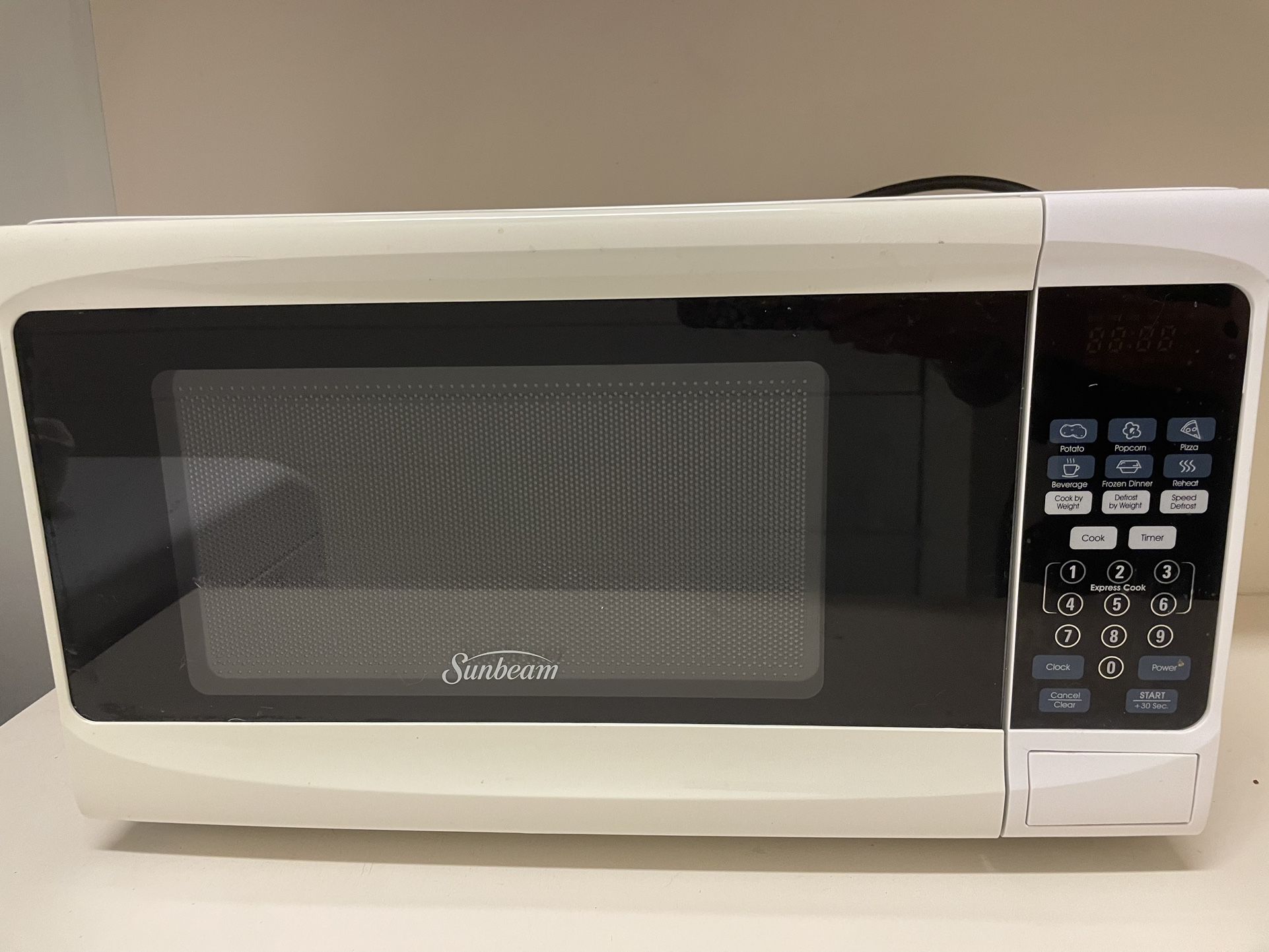 Sunbeam Countertop Microwave