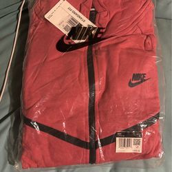 Nike Tech