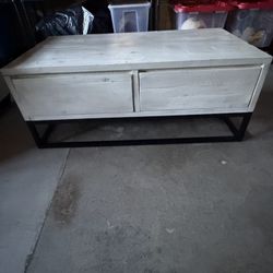 Coffee Table with 4 Drawers – Excellent Condition