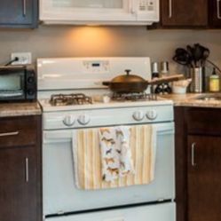 Whirlpool Gas Stove & Oven - Fully Functioning!