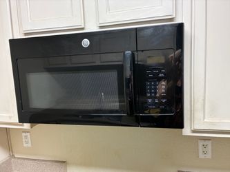 Black microwave oven