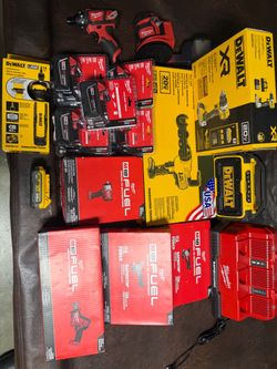 Milwaukee dewalt tool lot
