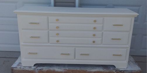 Gorgeous Athens Oak Triple Dresser with 8 Drawers