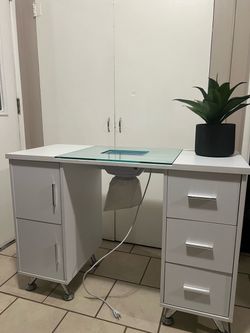 Nail Tech Table