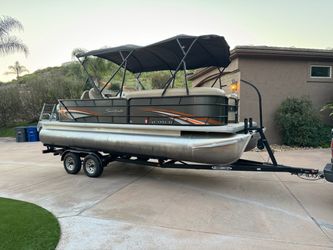 2017 Godfrey 22ft pontoon