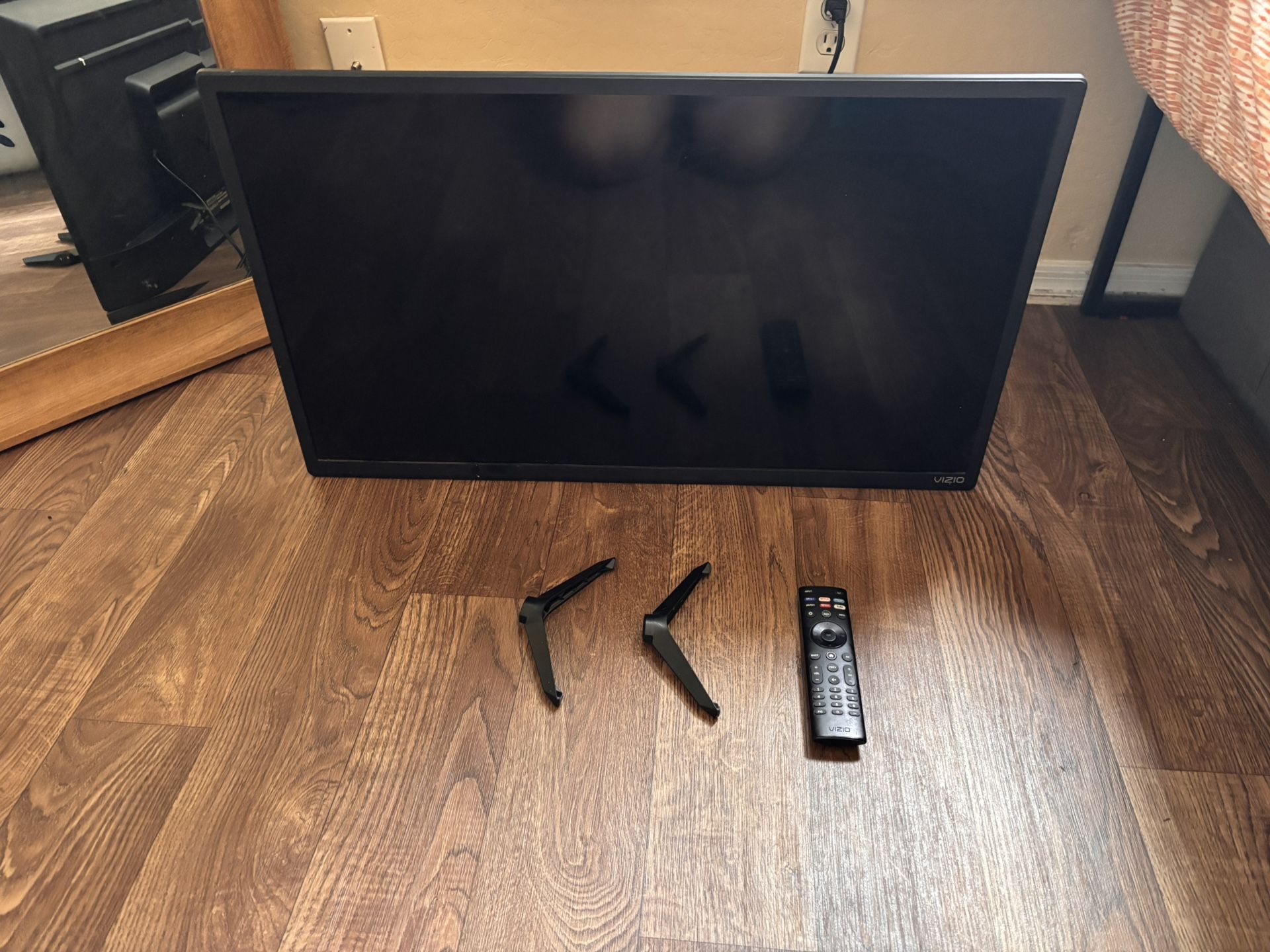 VIZIO 32" Class D-Series HD Smart TV