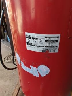 Craftsman 25 gallon air compressor oilless with three hoses