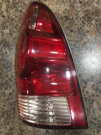 2005 Thru 2011 Tacoma tails taillights tail lamps assembly