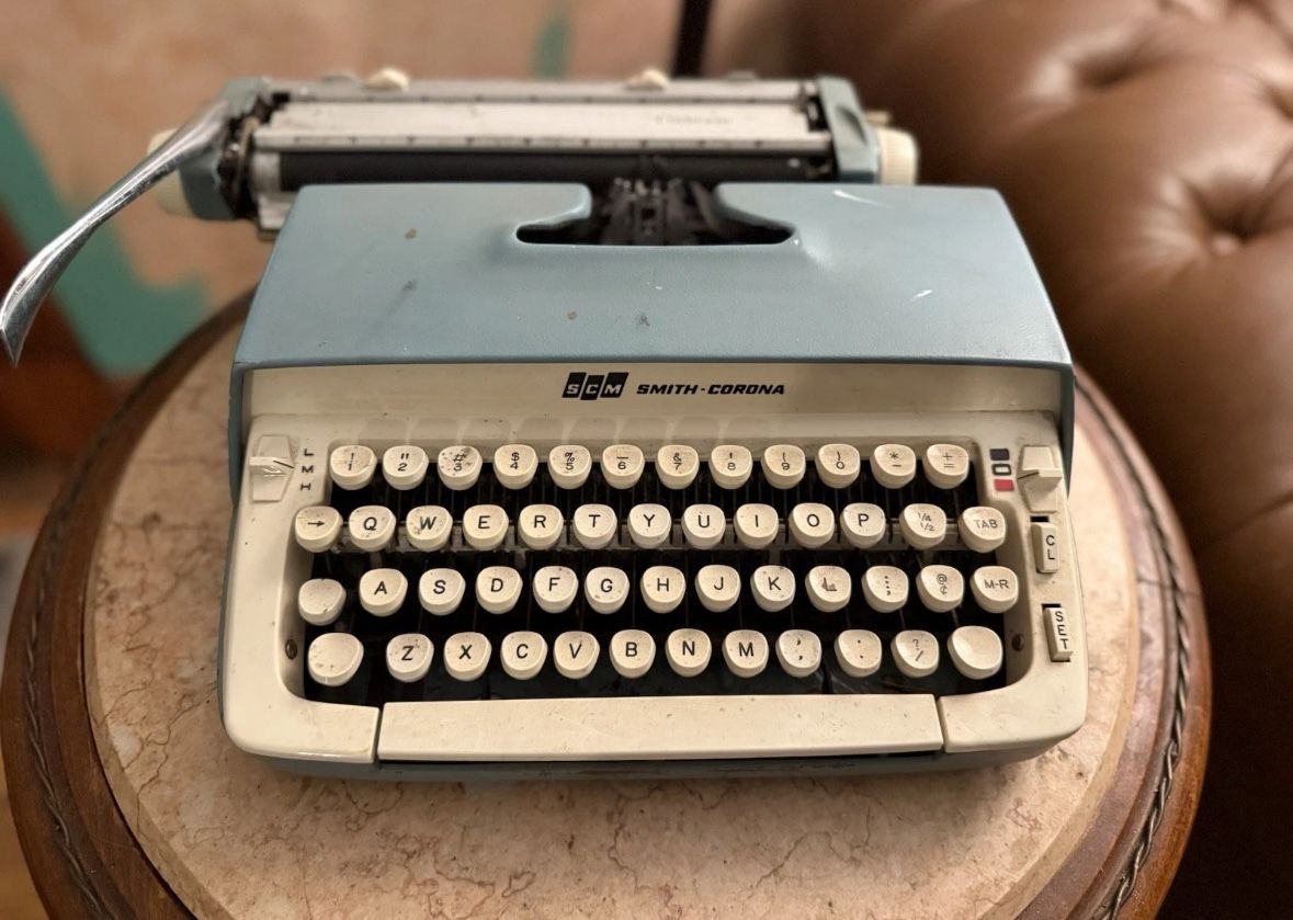 Vintage Galaxie Smith Corona Typewriter