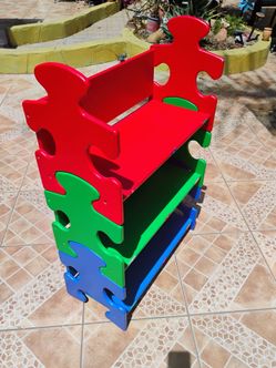 Kids wood shelf