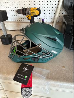 Catchers helmet,