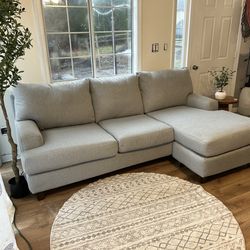 FREE DELIVERY 🚚 Steinhafels 2pc Sectional w/ movable chaise! (Retails$1700)
