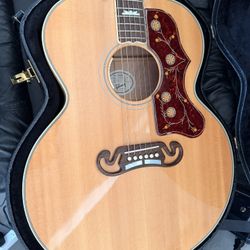Gibson SJ-200