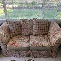Oversized Loveseat (mixed fabric prints)