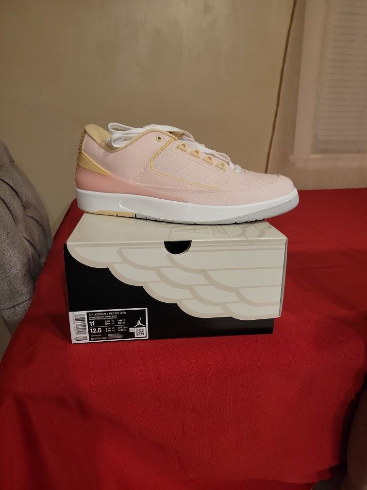 Air Jordan 2 Retro Low ,Men Size 11, Women Size 12.5