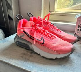 Women's Nike Shoes BRAND NEW!