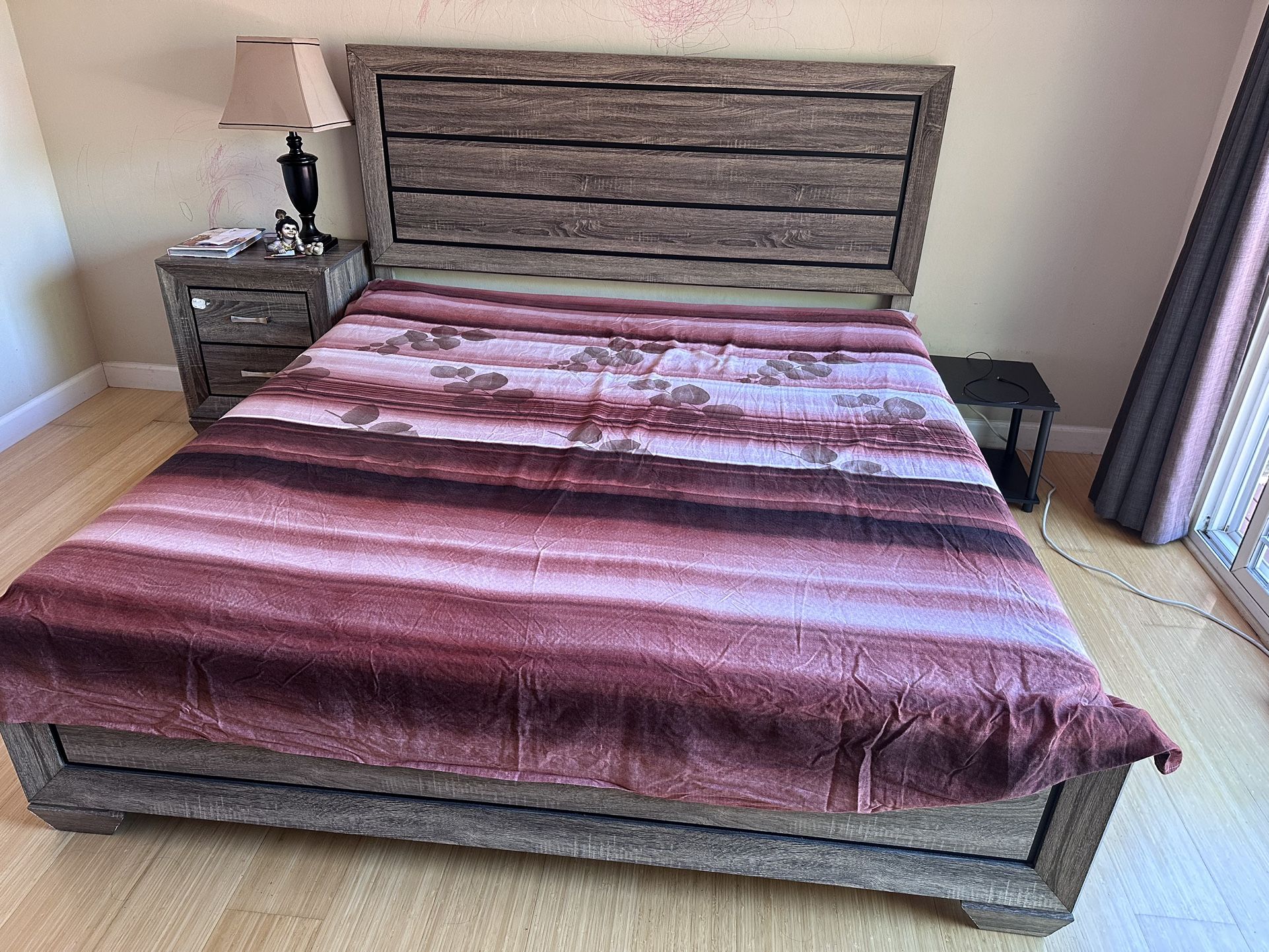 California King bed With Storage Boxes And Mattress