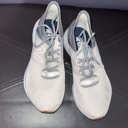 New Balance Womens Shoe Size 8