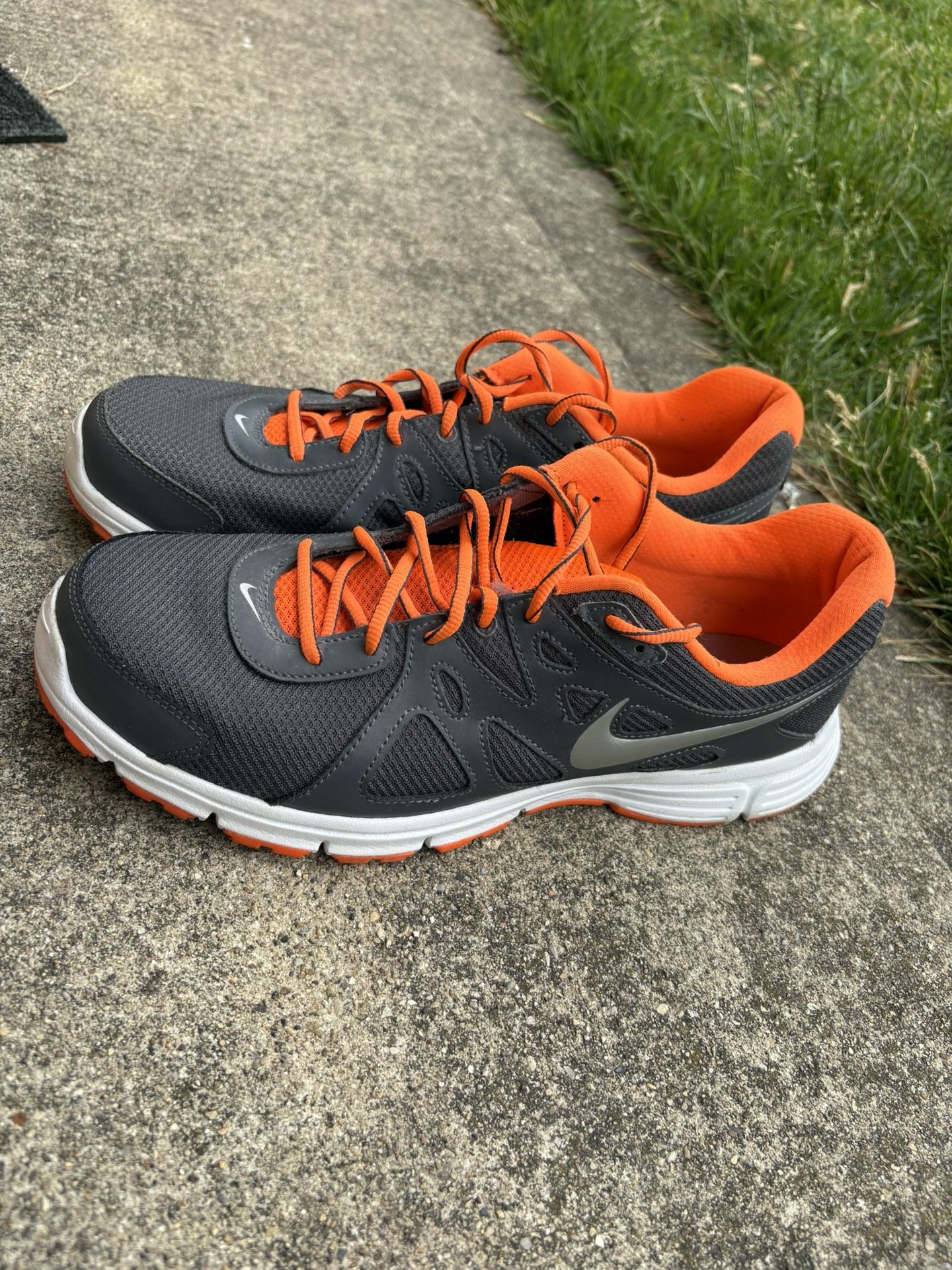 Nike Revolution 2 Men’s Shoe