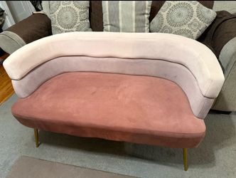 Elegant pink velvet couch