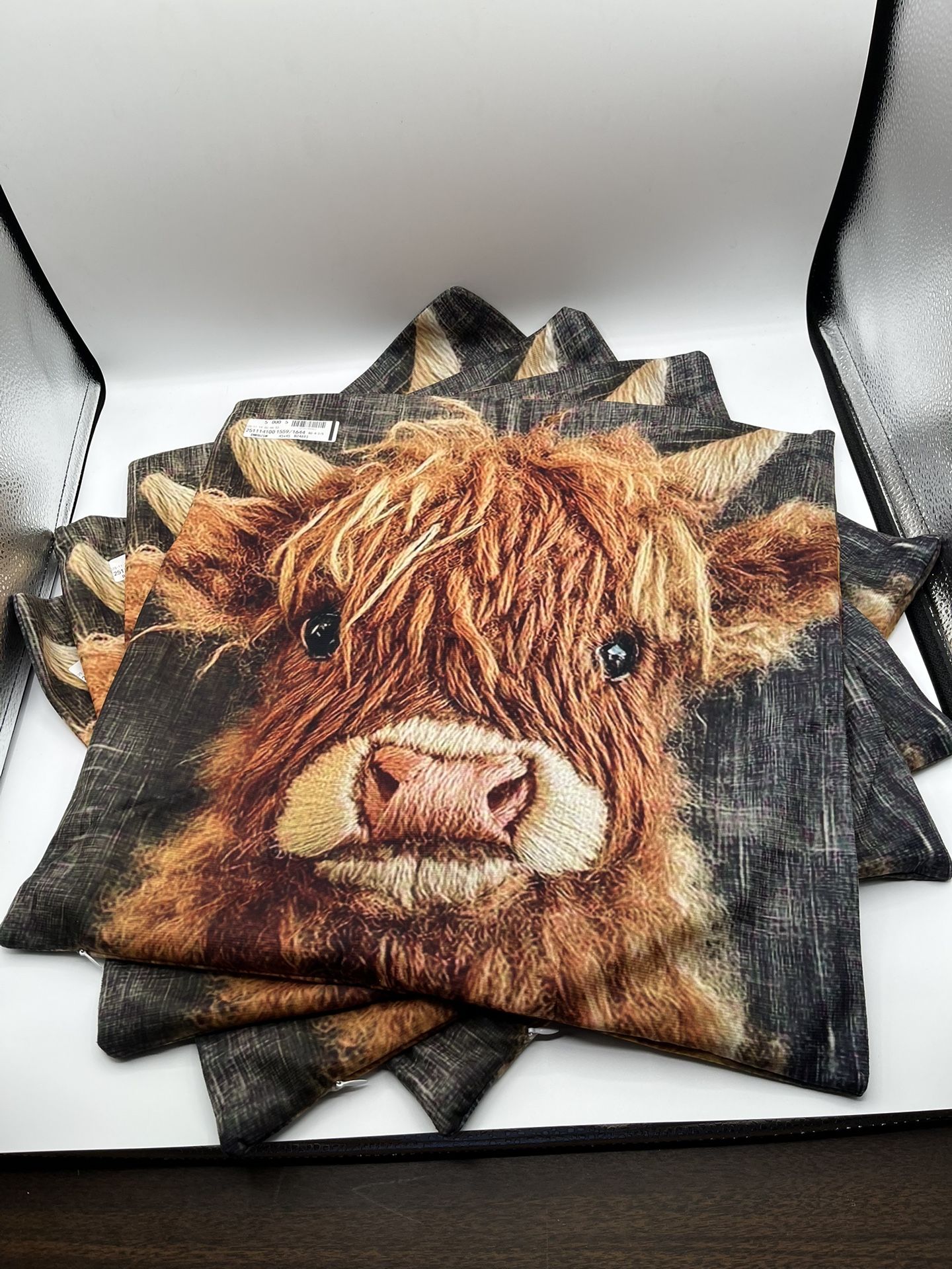 4 Pillow Cases With Zipper, 17.5"x17.5" (4693)