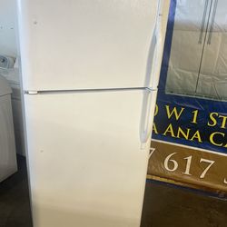 APARTMENT SIZE KENMORE REFRIGERATOR 18 CF