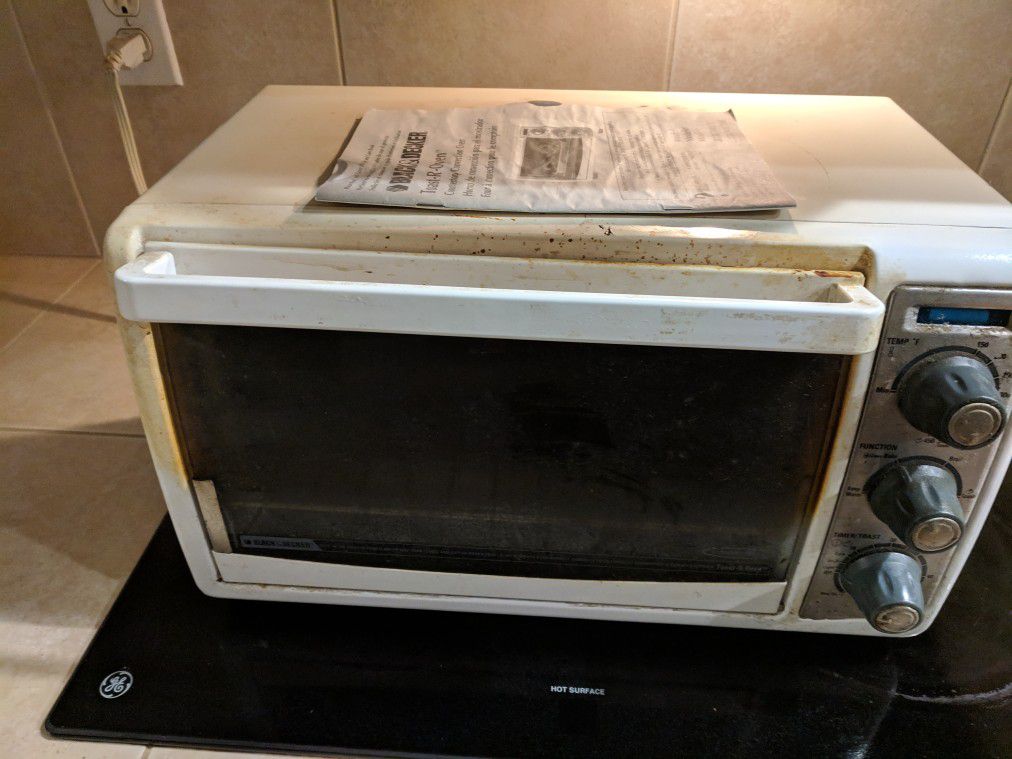 Black & Decker Countertop Toaster Oven Model #TRO490B - appliances - by  owner - sale - craigslist