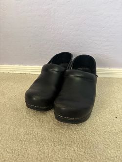 Dansko black nursing clogs