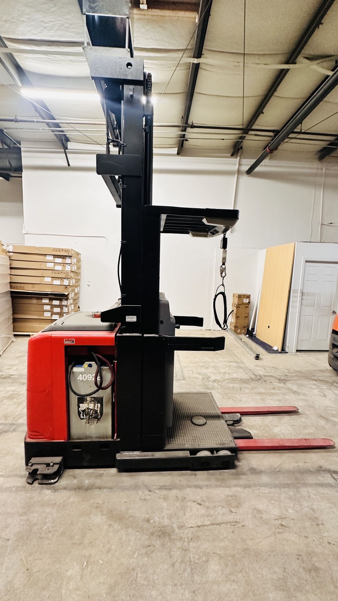 2010 RAYMOND 540-OPC30TT electric picker $9,400