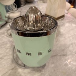 Smeg Hand Juicer Mint And Silver retro 