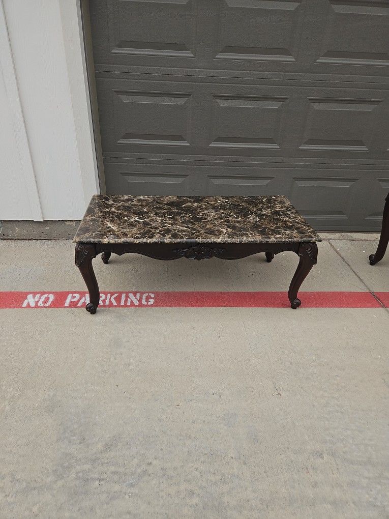 Pair of living room tables in good condition