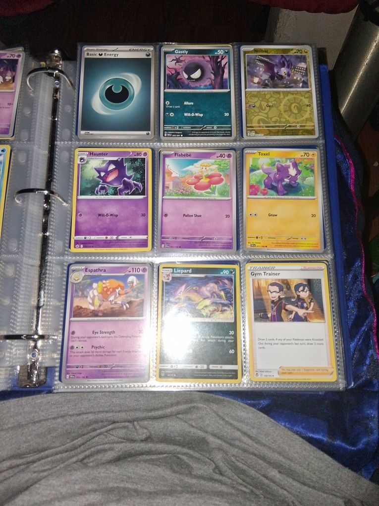 Lots Of Pokémon Cards