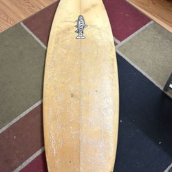 5’11 Surfboard
