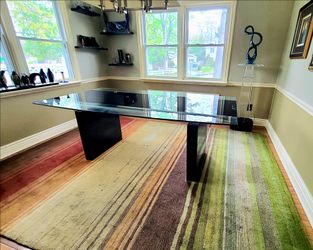 Beautiful Bern glasstop dining table with 6 black leather Orlando chairs