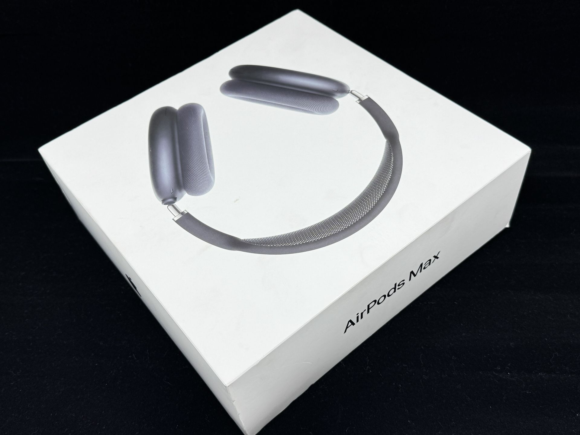 New Sealed Apple AirPods Max USB-C midnight Color Air Pods