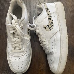 Womans White Cheetah Nike Shoes Size 7.5 