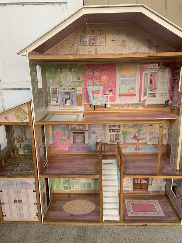 Used doll house for Sale in Lynwood, CA OfferUp