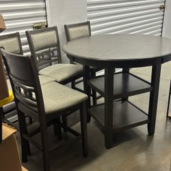 Dining Room Table And Chairs 