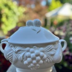 Over & Back Inc, Soup Tureen 