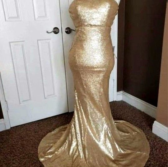 New Gold Sequin Gown Dress - Size Small
