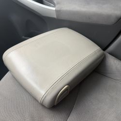 03-06 escalade/ denali center console arm rest lid