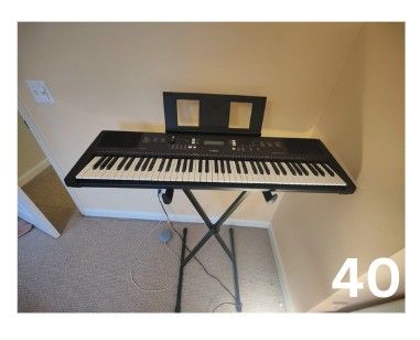 Yamaha E300 Keyboard and stand