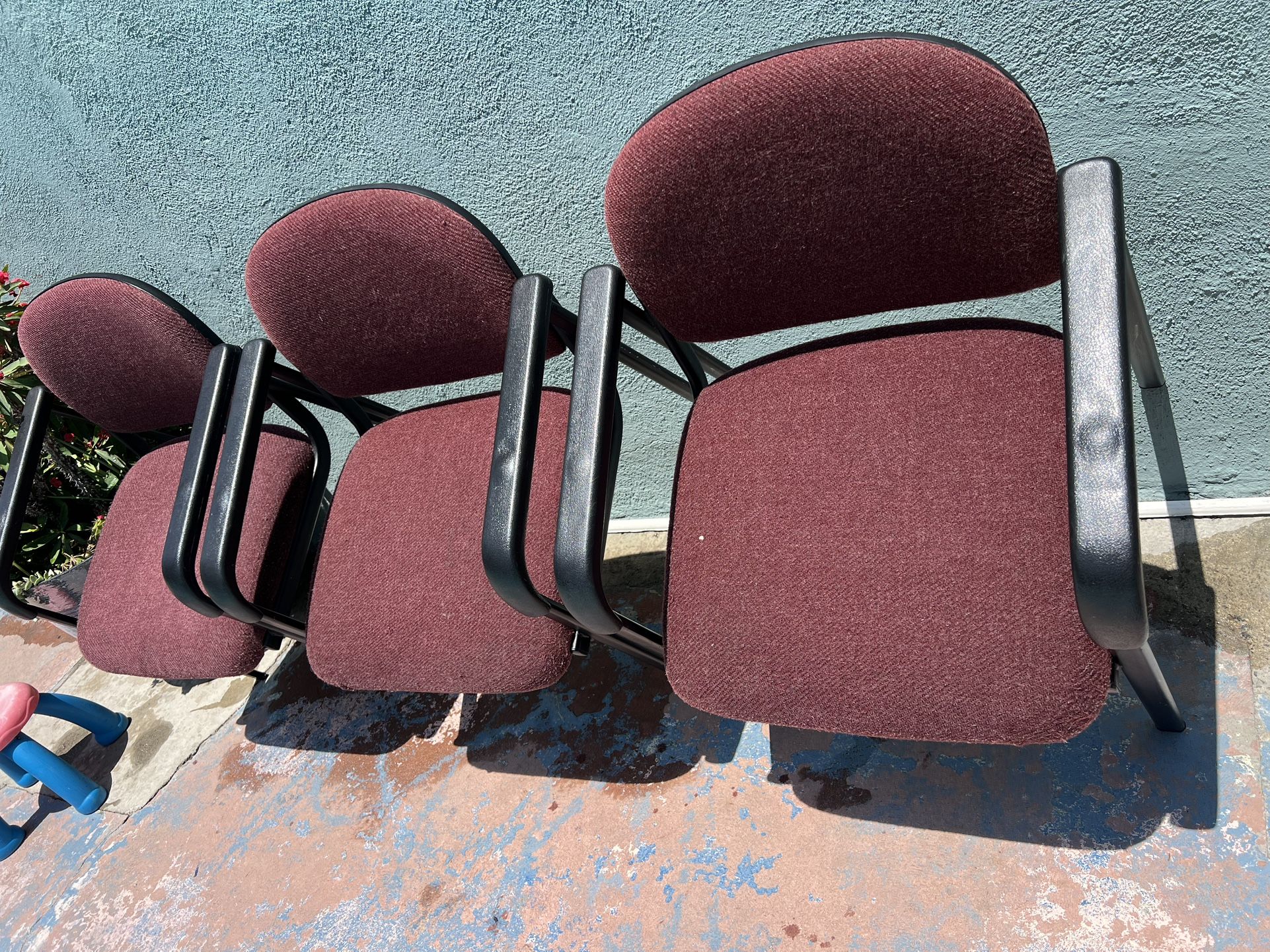Sillas Estan Usadas En Buenas Condiciones