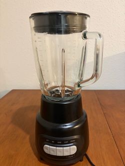Black 48 oz Countertop Blender with Glass Jar